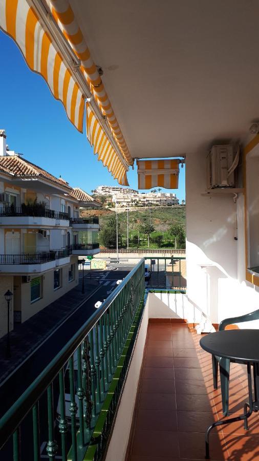 Calle Juzcar Uk Tv La Cala De Mijas Luaran gambar